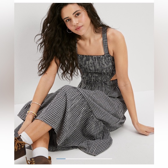 AE SMOCKED CUT-OUT MIDI DRESS - Picture 4 of 7